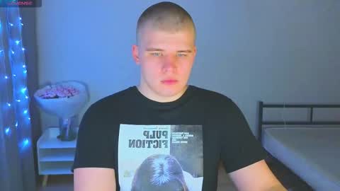 Snapshot of kittenmur chatting on 11/06/25, 08:43 Vlad online show from 11/06/25, 08:43