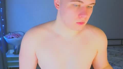 Snapshot of kittenmur chatting on 11/07/25, 07:03 Vlad online show from 11/07/25, 07:03