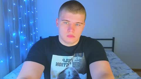 Snapshot of kittenmur chatting on 11/13/25, 07:24 Vlad online show from 11/13/25, 07:24