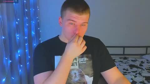 Snapshot of kittenmur chatting on 11/22/25, 01:04 Vlad online show from 11/22/25, 01:04