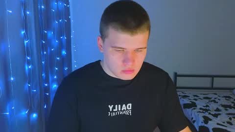 Snapshot of kittenmur chatting on 11/27/25, 04:36 Vlad online show from 11/27/25, 04:36