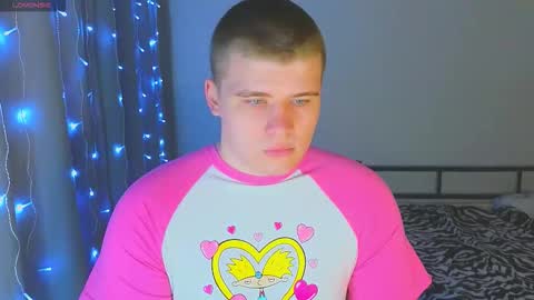 Snapshot of kittenmur chatting on 12/15/25, 12:48 Vlad online show from 12/15/25, 12:48