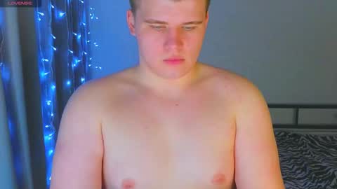 Snapshot of kittenmur chatting on 12/17/25, 09:54 Vlad online show from 12/17/25, 09:54