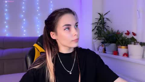 Veronica online show from 09/29/25, 11:42