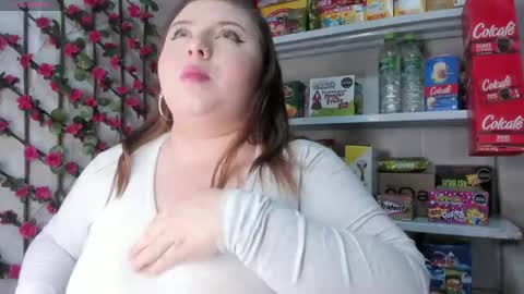Snapshot of kitty__pinnk chatting on 05/27/26, 08:17 KAROL online show from 05/27/26, 08:17