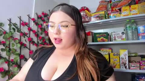 Snapshot of kitty__pinnk chatting on 05/30/26, 07:44 KAROL online show from 05/30/26, 07:44