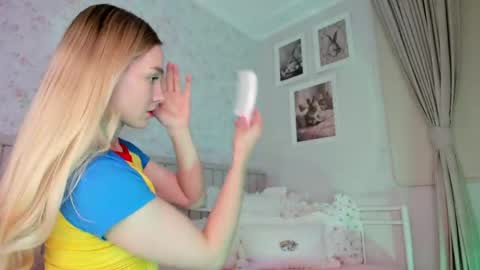 sophie online show from 05/28/26, 06:05