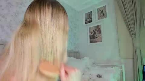 sophie online show from 06/02/26, 07:05
