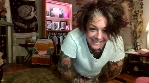 Snapshot of kitty_bang_bang chatting on 06/11/26, 04:21 kitty_bang_bang online show from 06/11/26, 04:21