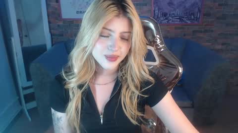 kitty_fox_b online show from 12/23/24, 06:58