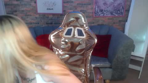 kitty_fox_b online show from 01/27/25, 06:41