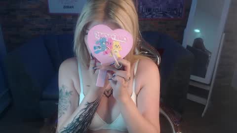 kitty_fox_b online show from 02/01/25, 06:51