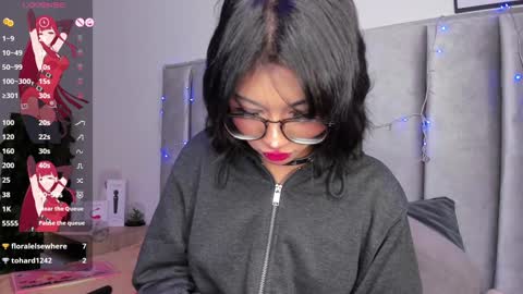 Snapshot of kitty_gang chatting on 01/09/25, 05:23 Camila online show from 01/09/25, 05:23