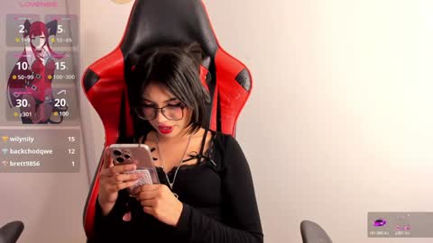 Snapshot of kitty_gang chatting on 02/01/25, 06:43 Camila online show from 02/01/25, 06:43