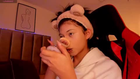 Snapshot of kitty_gang chatting on 02/11/25, 02:25 Camila online show from 02/11/25, 02:25