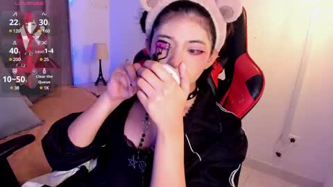 Snapshot of kitty_gang chatting on 02/21/25, 03:01 Camila online show from 02/21/25, 03:01