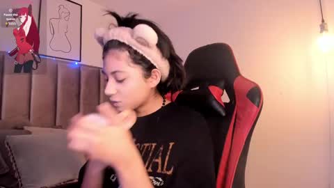 Snapshot of kitty_gang chatting on 03/06/25, 02:41 Camila online show from 03/06/25, 02:41