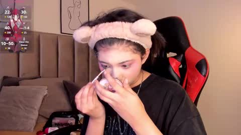 Snapshot of kitty_gang chatting on 03/11/25, 02:43 Camila online show from 03/11/25, 02:43