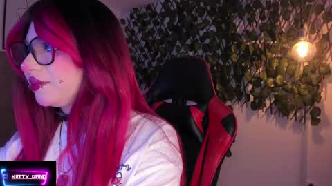 Snapshot of kitty_gang chatting on 09/09/25, 02:22 Camila online show from 09/09/25, 02:22