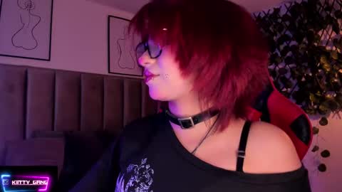 Snapshot of kitty_gang chatting on 09/13/25, 02:33 Camila online show from 09/13/25, 02:33