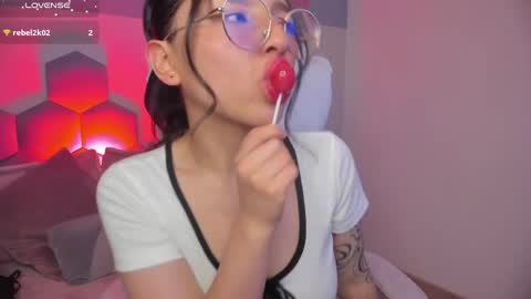 Snapshot of kitty_patitas_suavess chatting on 05/27/26, 02:30 Kitty online show from 05/27/26, 02:30