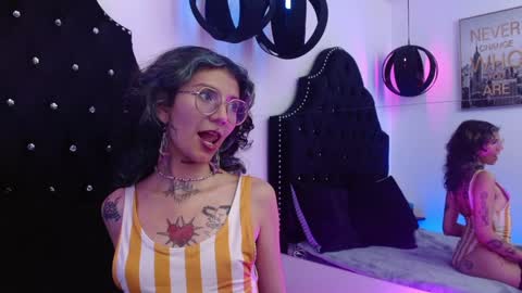 Snapshot of kitty_pie_ chatting on 12/17/24, 11:38 KITTY online show from 12/17/24, 11:38