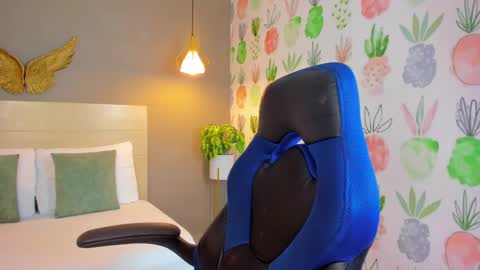 Snapshot of kitty_sweeety_ chatting on 11/08/25, 12:49 K I T T Y online show from 11/08/25, 12:49