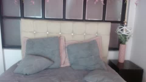 K I T T Y   online show from 12/14/25, 08:46