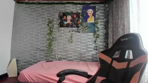 violet online show from 10/26/25, 05:08