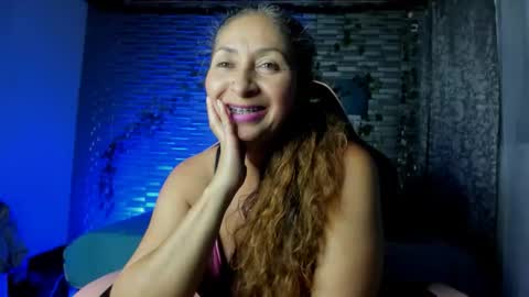 Snapshot of kitty_violet_ chatting on 12/01/25, 03:00 violet online show from 12/01/25, 03:00