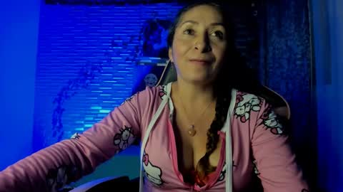 Snapshot of kitty_violet_ chatting on 12/02/25, 04:18 violet online show from 12/02/25, 04:18