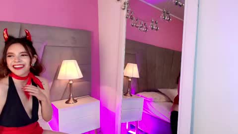 Snapshot of kittybloom_ chatting on 10/08/25, 01:31 Kitty online show from 10/08/25, 01:31