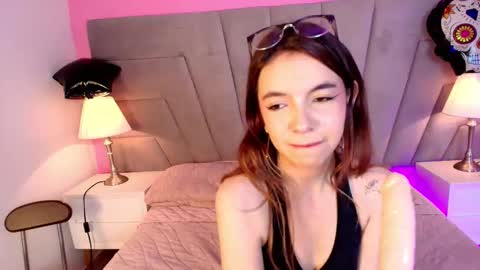 Snapshot of kittybloom_ chatting on 10/24/25, 01:18 Kitty online show from 10/24/25, 01:18