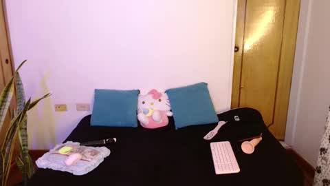 LAURA  help me reach 100likes online show from 11/05/25, 05:02