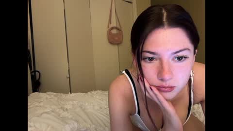 Snapshot of kittycherries chatting on 12/29/24, 05:31 Ivy online show from 12/29/24, 05:31