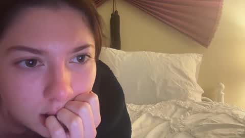 Snapshot of kittycherries chatting on 01/10/25, 06:20 Ivy online show from 01/10/25, 06:20