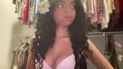 Snapshot of kittygirl70 chatting on 11/14/25, 08:24 kittygirl70 online show from 11/14/25, 08:24