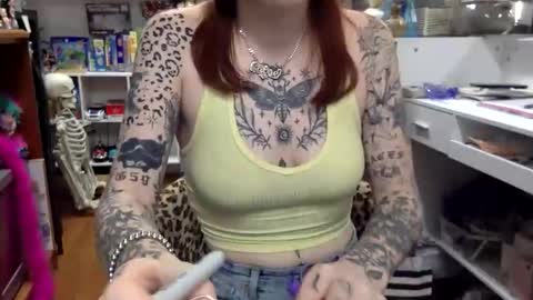 Snapshot of kittykatcoco chatting on 10/24/25, 08:49 kittykatcoco online show from 10/24/25, 08:49