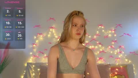 Snapshot of kittyloffe chatting on 11/12/25, 03:51 Monika online show from 11/12/25, 03:51