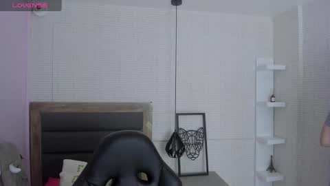  K I T T  Y  online show from 01/10/25, 11:33