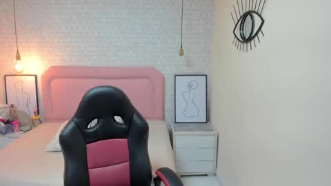 Snapshot of kittytimberlake chatting on 10/03/25, 11:40 K I T T Y online show from 10/03/25, 11:40