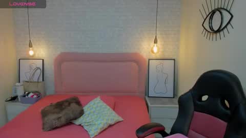 Snapshot of kittytimberlake chatting on 10/16/25, 02:07 K I T T Y online show from 10/16/25, 02:07