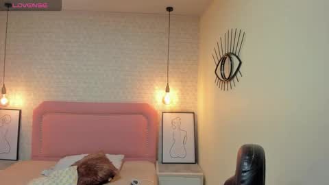 Snapshot of kittytimberlake chatting on 10/18/25, 12:06 K I T T Y online show from 10/18/25, 12:06