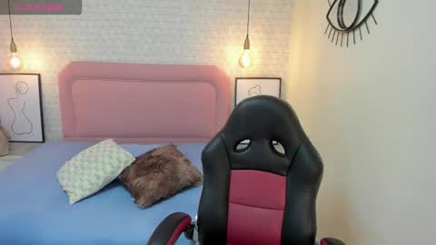 Snapshot of kittytimberlake chatting on 10/21/25, 12:28 K I T T Y online show from 10/21/25, 12:28