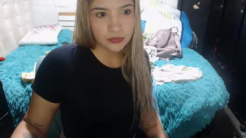 kittyzevee_ online show from 09/29/25, 10:25