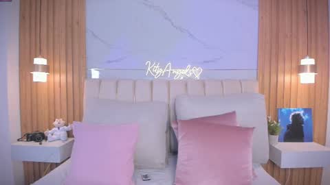 Angel Independent Model online show from 06/13/26, 01:47