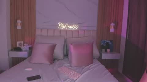 Angel Independent Model online show from 07/02/26, 03:23