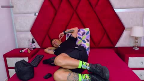 Snapshot of kity_spiderr chatting on 11/01/25, 12:29 Luisa y Jairo online show from 11/01/25, 12:29