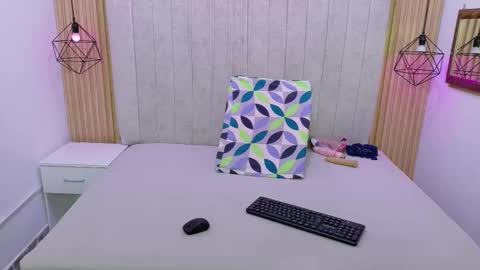 Snapshot of kity_spiderr chatting on 11/07/25, 12:49 Luisa y Jairo online show from 11/07/25, 12:49