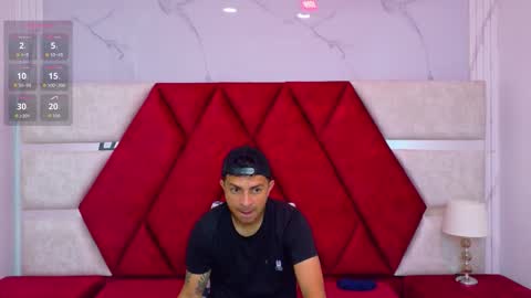 Snapshot of kity_spiderr chatting on 11/18/25, 12:20 Luisa y Jairo online show from 11/18/25, 12:20